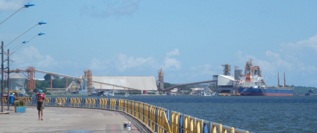 Image du Terminal Cargill, chargement du soja sur l’Amazone à Santarem. Photo V.Dubreuil, 2017